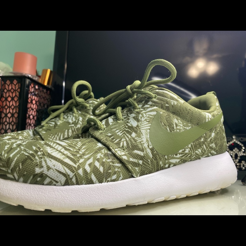 Nike green Leaf Print Roshe’s